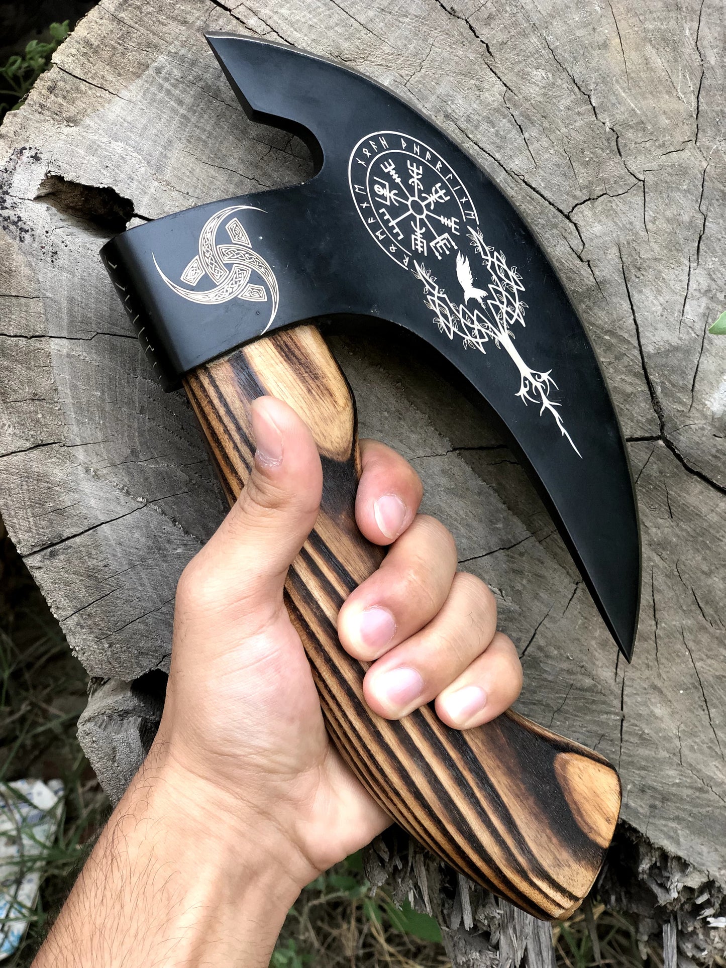 Viking Pizza Axe – Pizza Cutter with Norse Engravings | Ash Wood Handle | NovaFang