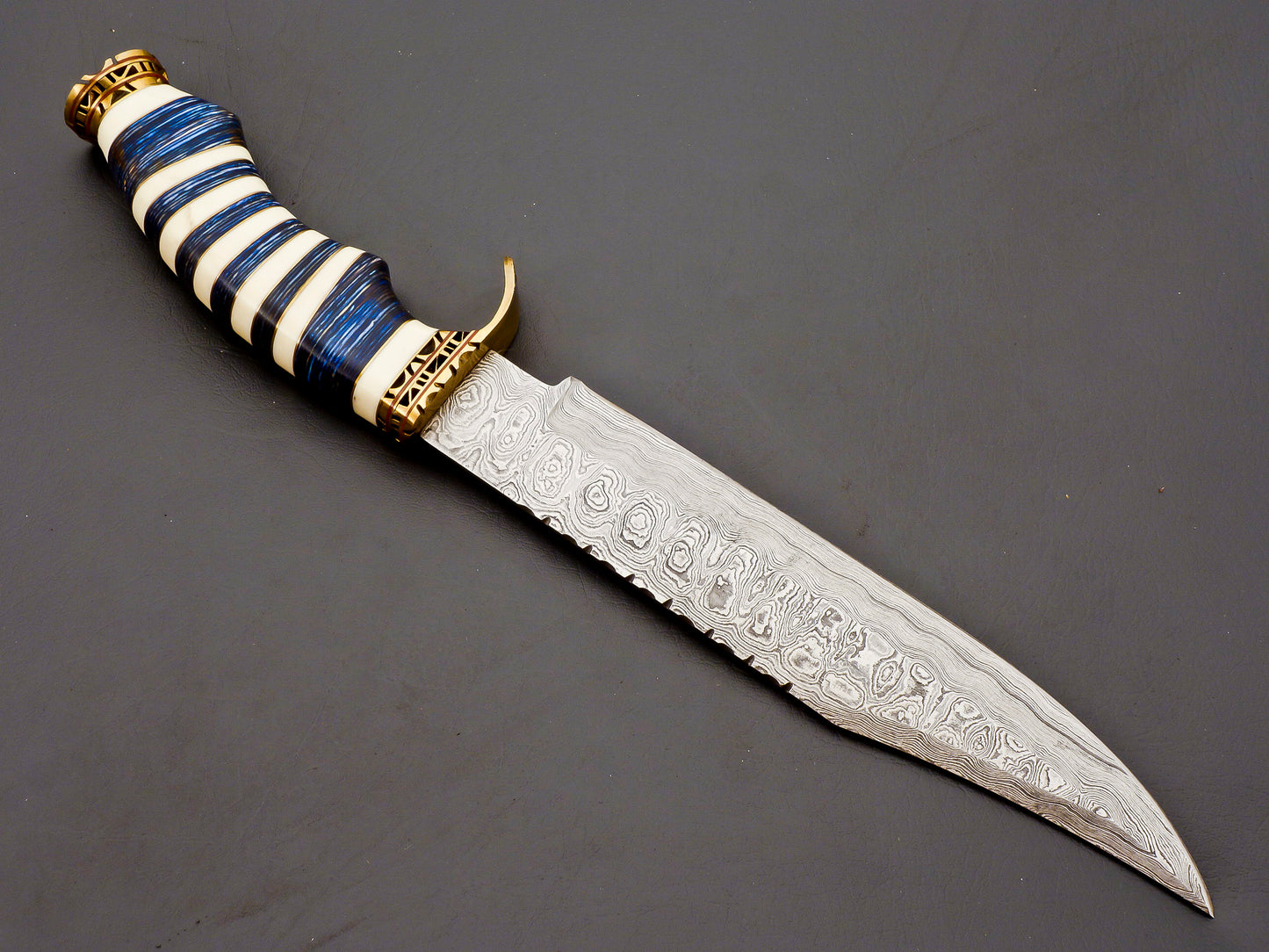 Handmade Damascus Steel Hunting Knife – Blue & White Stacked Handle, Brass Guard, Razor-Sharp Blade + Leather Sheath