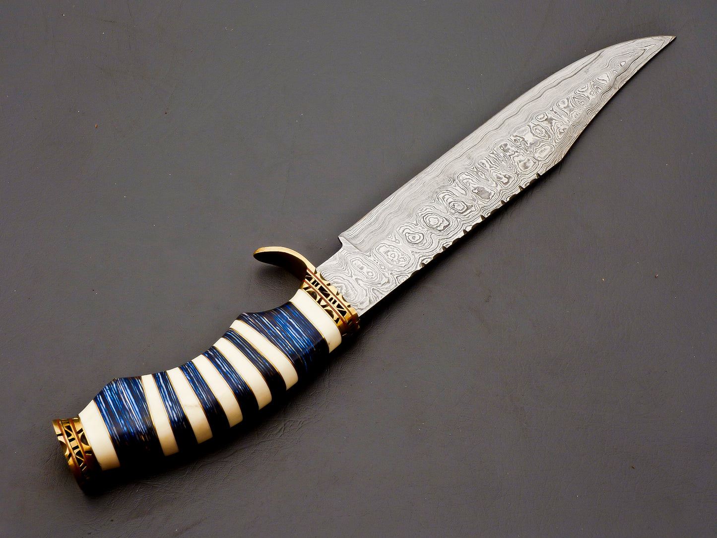 Handmade Damascus Steel Hunting Knife – Blue & White Stacked Handle, Brass Guard, Razor-Sharp Blade + Leather Sheath