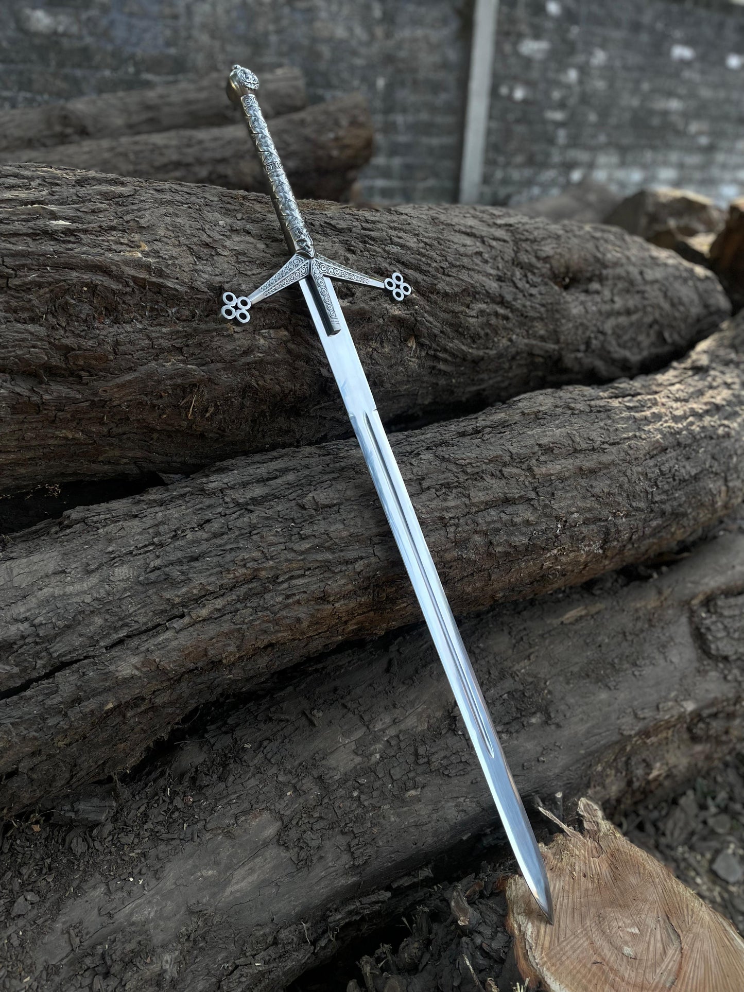 Scottish Claymore Sword – 42" Hand-Forged Highland Greatsword | Historical Two-Handed Scottish Sword Replica | Premium Collectible by NovaFang
