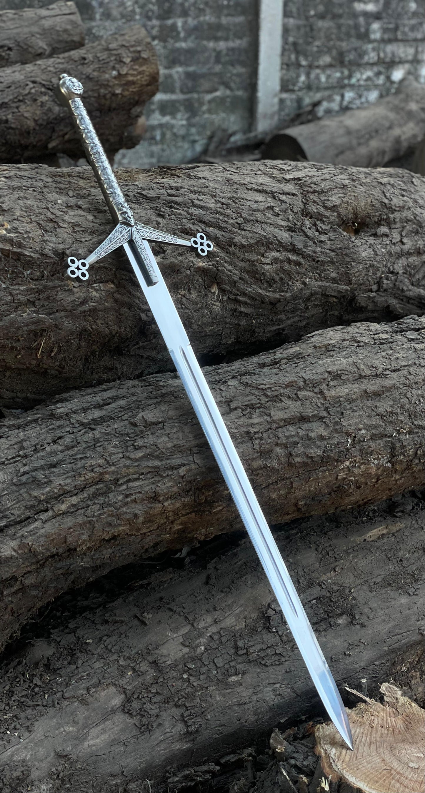Scottish Claymore Sword – 42" Hand-Forged Highland Greatsword | Historical Two-Handed Scottish Sword Replica | Premium Collectible by NovaFang